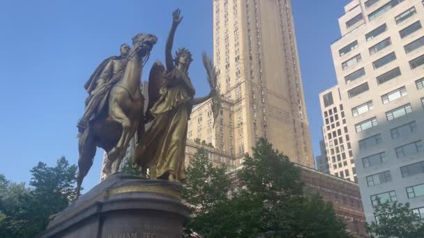 New York Central Park Girişlerinden Birinde Duran General William Tecumseh — Stok video