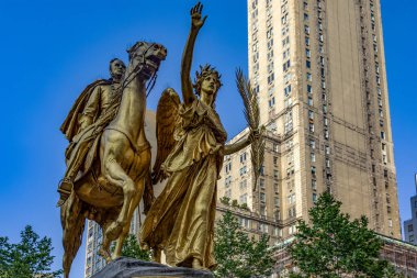 New York, ABD; 31 Mayıs 2023: General William Tecumseh Sherman 'ın heykeli ve anıtı, Amerika Birleşik Devletleri' nin New York şehrinin merkez parkının girişindedir..