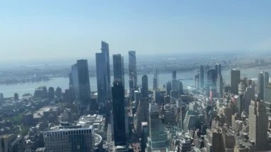 New York, ABD; 21 Aralık 2023: Manhattan gökdelenleri Empire State Binası 'ndan görüldü..