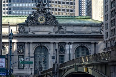 New York, ABD; 1 Haziran 2023: Manhattan 'daki Grand Central Terminali' nin ön cephesi, burası Manhattan ve Büyük Elma tren istasyonu..