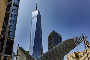 New York 'un ABD' deki ikiz kulelerinin sembolik binası olan One World Trade Center ticari binasının kulesi..