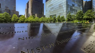 11 Eylül 'de New York' ta gerçekleşen terör saldırısında yıkılan ikiz kulelerin bulunduğu yerdeki mağdurlara haraç).