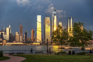 New York, ABD; 3 Haziran 2023: Büyük Elma 'daki bir gözlem güvertesinden panoramik manzara,.