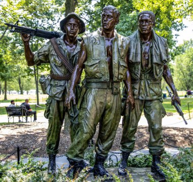 Washington DC, ABD; 2 Haziran 2023: İspanyol, Kafkas ve Afrika kökenli Amerikan Ulusal AVM 'deki bronz anıtı, Vietnam Savaşı savaşçılarını onurlandırdı..