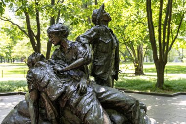 Washington 'daki Ulusal AVM' deki kadın savaşçıların ünlü bronz heykeli Vietnam Savaşı 'nın kadın savaşçılarını onurlandırıyor..