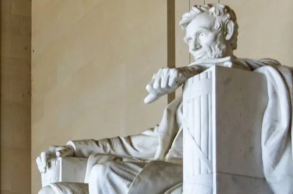 Decimosexto Presidente Abraham Lincoln Sentado Sillón Templo Panteón National Mall — Foto de Stock