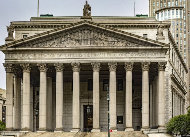 New York Yüksek Mahkemesi 'nin ünlü ve tanınmış heybetli binası New York City' de bulunmaktadır (ABD).).
