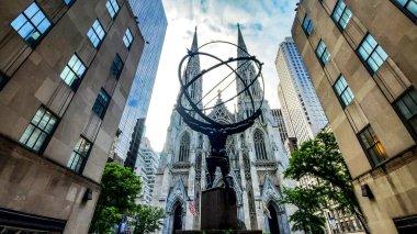 Ünlü ve harika St. Patrick Katedrali New York 'un göbeğinde bulunan ve Atlas' ın ABD 'de izlediği bir katedraldir..