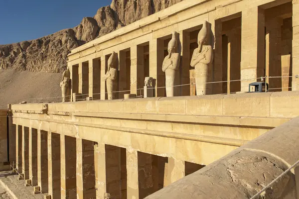 stock image Behold the majestic facade of Hatshepsut's temple. This architectural marvel stands as a testament to the power and ingenuity of ancient Egypt. Explore the intricate carvings and feel a sense of awe.