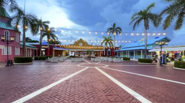 Bir çiftliğe kaç ve kendine biraz perakende terapisi al. Hacienda 'nın büyüleyici dükkanları Bayan Isabel harika bir alışveriş deneyimi sunuyor..