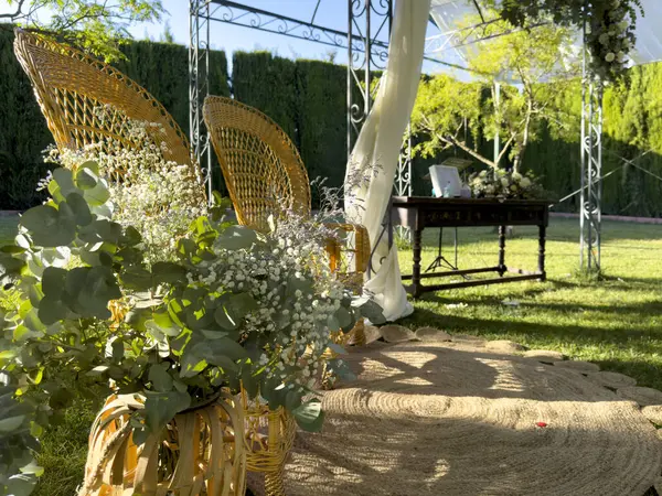 Doğa, sevdiğinle yeminini ederken sunağın olsun. Sivil birlikteliğinizi doğanın güzellikleriyle çevrili çarpıcı bir ortamda kutlayın..