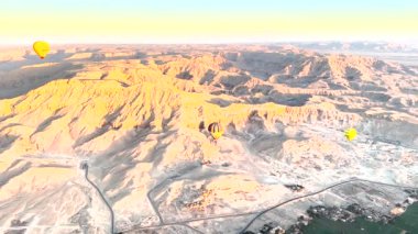 Nil Nehri üzerinde huzurlu bir sıcak hava balonu yolculuğunun tadını çıkarın. Luxor 'un antik tapınaklarını ve bir zamanlar firavunların hüküm sürdüğü çöl manzaralarını sunuyoruz..