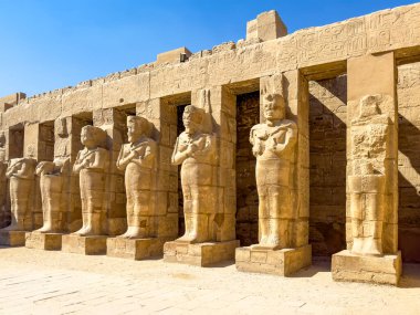 Ramses 'in Karnak Mabedi, Firavun ve tanrılarına adanmış muhteşem bir tapınak kompleksidir. Antik Mısır hükümdarlarının yaşamına ve gücüne kısa bir bakış sunar..