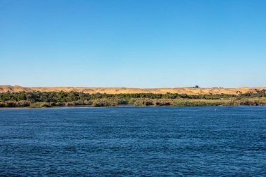 Mısır 'da muhteşem bir nehir yolculuğu olan Nil Splendor' a binin. Lüks yolculuğumuz, Nil 'in verimli kıyıları ve antik harikalarının nefes kesici manzaralarını sunuyor..