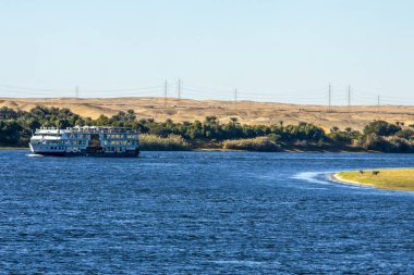 Lüks bir nehir gezisinde Nil Opulence 'ı tecrübe edin. Nil boyunca yelken açıp zengin, verimli bankalara hayret ederken birinci sınıf konforların ve kusursuz hizmetlerin tadını çıkarın..