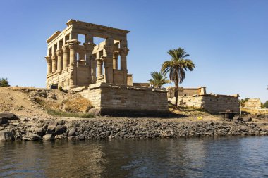 Aswan, Mısır; 18 Ocak 2024: İsis, Aswan, Mısır 'ı ziyaret etmek. Tanrıça Isis 'e adanmış bu etkileyici antik Mısır tapınağını keşfedin..