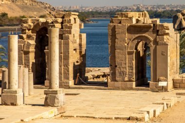 Nil Nehri, Aswan ve Mısır 'ın nefes kesici manzarasından Fil Adaları' na bakın. Bu iki ikonik adanın tadını çıkarın..