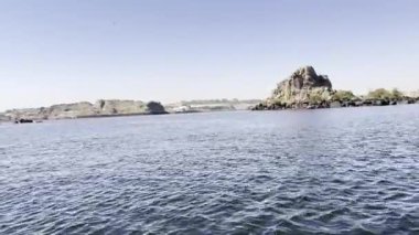 Nil Nehri 'nde (Mısır) gezintiye çıkmış Aswan' dan Philadelphia 'ya turist gemileri. Bu popüler turistik etkinlik Isis tapınağına ulaşmak için eşsiz bir yol sunuyor..