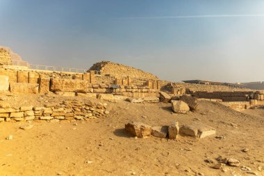 Kahire, Mısır; 20 Ocak 2024: Memphis Mezarı, Batı Nil, Mısır 'da Saqqara' nın tarihi mirasını ortaya çıkarmak. Firavun 'un çağından Hıristiyanlığın yükselişine kadar olan yolculuğunu keşfedin..