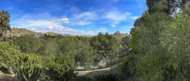 Murcia 'daki Ricote Vadisi' nin panoramik görüntüsünü yakalayın. Fas Vadisi olarak da bilinir. Segura Nehri 'nin güzelliğini ve Archena gibi büyüleyici kasabaları keşfedin..