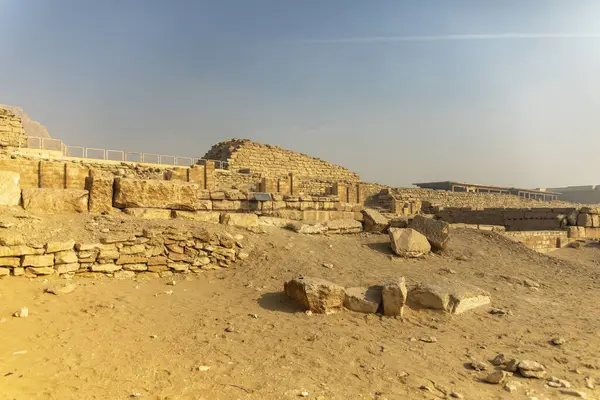 Kahire, Mısır; 20 Ocak 2024: Memphis Mezarı, Batı Nil, Mısır 'da Saqqara' nın tarihi mirasını ortaya çıkarmak. Firavun 'un çağından Hıristiyanlığın yükselişine kadar olan yolculuğunu keşfedin..