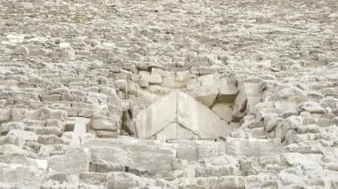 Büyük Keops Piramidine Giriş 'te tarihe adım atın, Giza, Mısır, modern bir dünya harikası. Bu ikonik yapının içindeki antik gizemleri keşfedin..