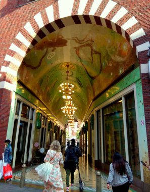 Hollanda, Amsterdam, 2. Sint Nicolaasstraat, galerilerle çevrili