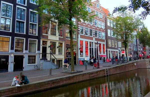 Paesi Bassi Amsterdam Oudezijds Achterburgwal Negozi Case Nel Quartiere Luci — Foto Stock
