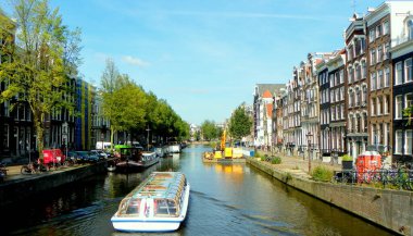 Hollanda, Amsterdam, 105 Herenstraat, Kanal ve gezinti manzarası