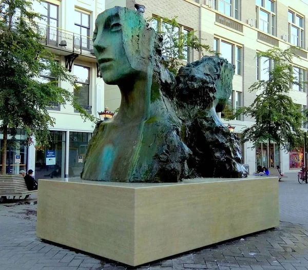 Holanda Amsterdã Rokin Praça Cara Mujer Com Duas Cabeças Imóveis — Fotografia de Stock