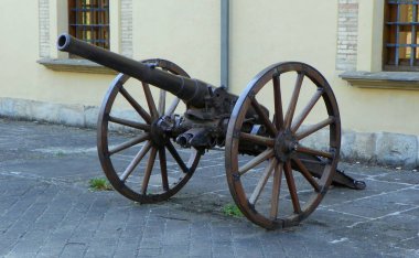 Spain, Pamplona, La Vuelta del Castillo, Citadel of Pamplona, old cannon
