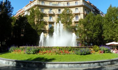 Spain, San Sebastian, De Bilbao Plaza, city fountain with flowers