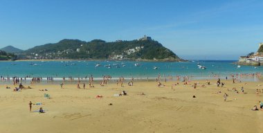 Spain, San Sebastian, Alderdi-Eder Park (De Alderdi Eder Parkea), beach of La Concha
