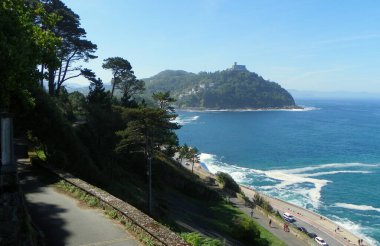 Spain, San Sebastian, Mount Urgull, view of the bay and the island