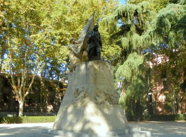Spain, Madrid, Plaza de Oriente, statue to Luis Noval Ferrao (monumento al Cabo Noval)