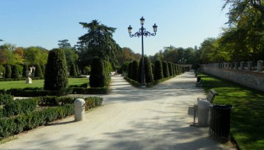 Spain, Madrid, El Retiro Park, nature and alleys of the park