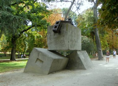 Spain, Madrid, El Retiro Park, concrete geometric sculpture