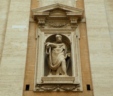 Italy, Rome, 27 Via Liberiana, Basilica di Santa Maria Maggiore, statue of a saint in a niche in the basilica