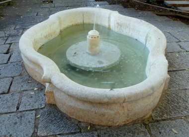 Portugal, Lisbon, 1 R. de Santa Cruz do Castelo, Saint George's Castle, old white marble fountain