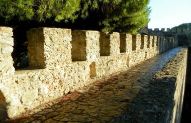 Portugal, Lisbon, 1 R. de Santa Cruz do Castelo, Saint George's Castle, courtyard of the fortress, passages on the fortress walls