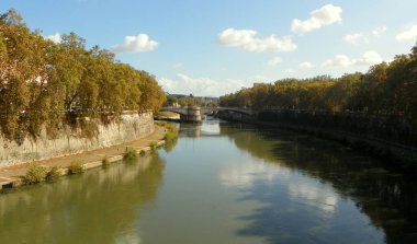 Italy, Rome, 8 Lungotevere Raffaello Sanzio, view of the river Tiber and the Ponte Garibaldi