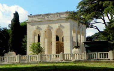Italy, Rome, Via Garibaldi, Garibaldi Ossuary Mausoleum (Mausoleo Ossario Garibaldino), mausoleum of white stone
