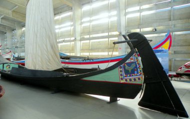 Portugal, Lisbon, Navy Museum (Museu de Marinha), exhibition of boats, the Moliceiro, a boat used  to gather and transport seaweed and sargasso