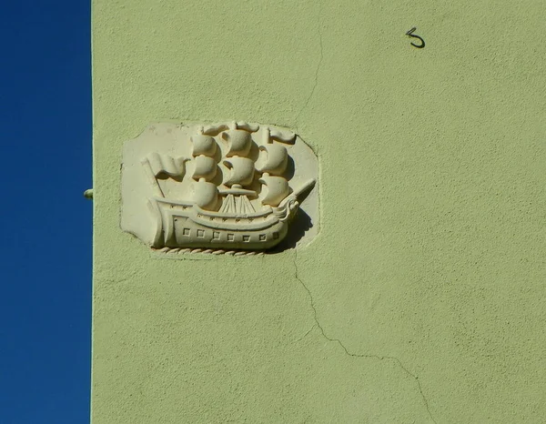 Portugal Lisbon Costa Bas Relief Ship Wall House — Φωτογραφία Αρχείου