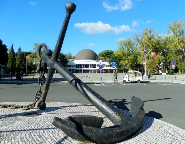 葡萄牙 里斯本 普拉帕 多因贝里奥 海军博物馆 Museu Marinha 附近的海锚 — 图库照片