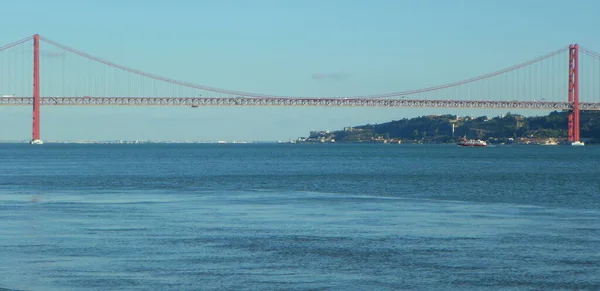 Portugal Lisbon Praca Imperio View Waters Bay 25Th April Bridge — ストック写真