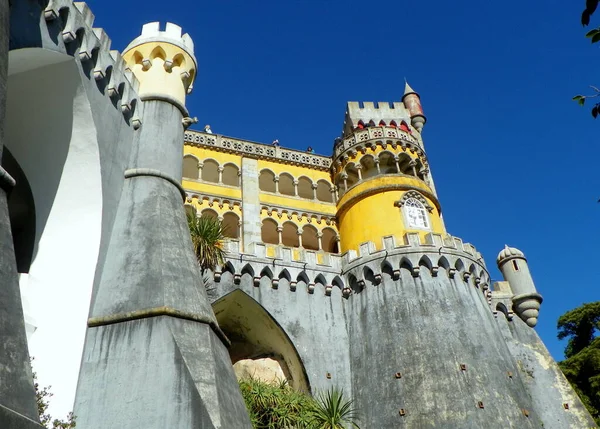 葡萄牙 辛特拉 佩纳宫 从外面的城墙 — 图库照片
