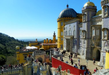 Portekiz, Sintra, Pena Palace, Queens Terrace, sarayın üst terasından manzara