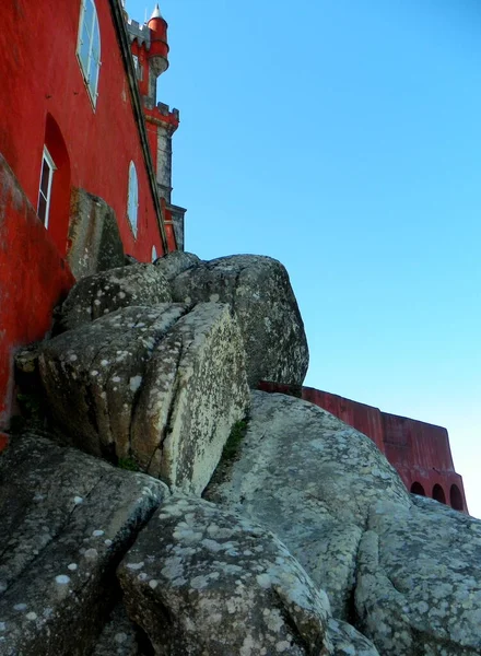 葡萄牙 辛特拉 佩纳宫 宫殿城墙的支撑物 — 图库照片