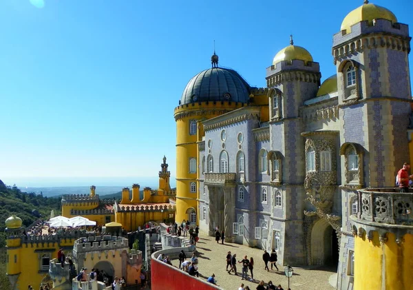 葡萄牙 Sintra Pena Palace Queens Terrace 从宫殿的上面平台观看 — 图库照片